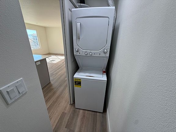 5th image of 1565 Carlin St #5