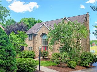 382 Southridge Dr, Pittsburgh, PA