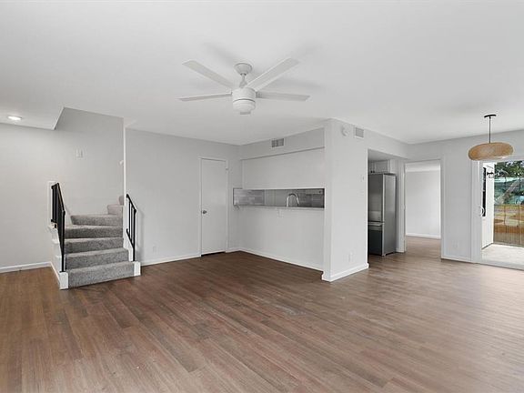 3rd image of 1304 Fairbanks Dr #B