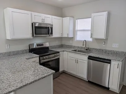 1106 S Mitchell St - Q — Photo 3