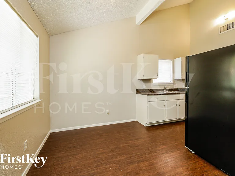 23314 Balthasar St — Photo 7