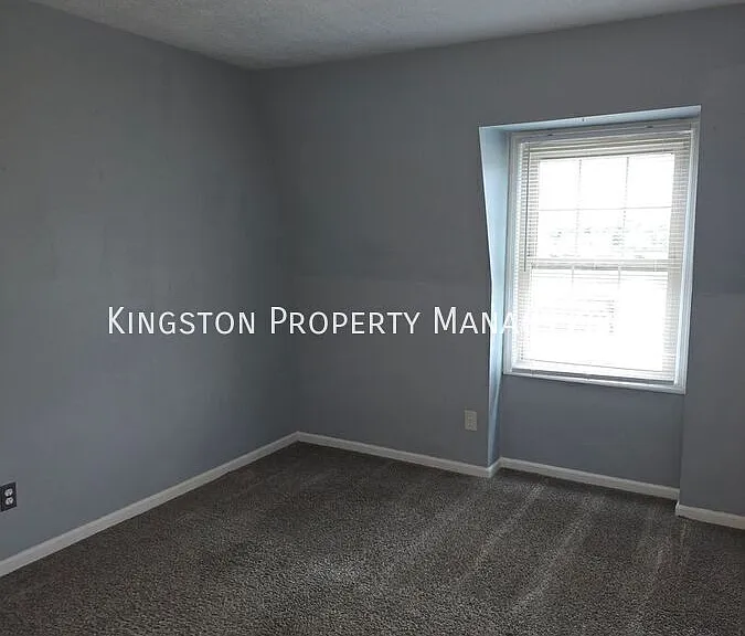 100 Summit Dr #10 — Photo 4