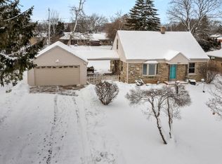 8859 N Navajo Rd, Bayside, WI 53217