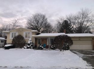 443 Windmill Point Dr, Flushing, MI 48433
