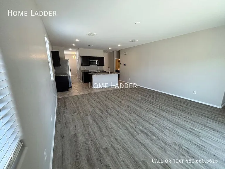 10453 E Cliffrose Ln — Photo 13