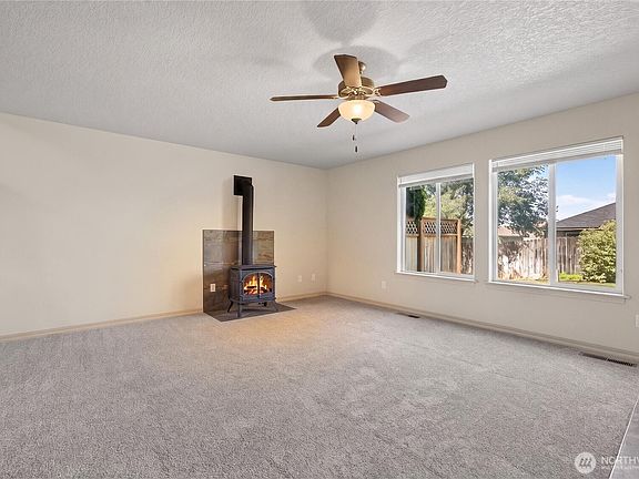 3rd image of 807 7th Avenue NE