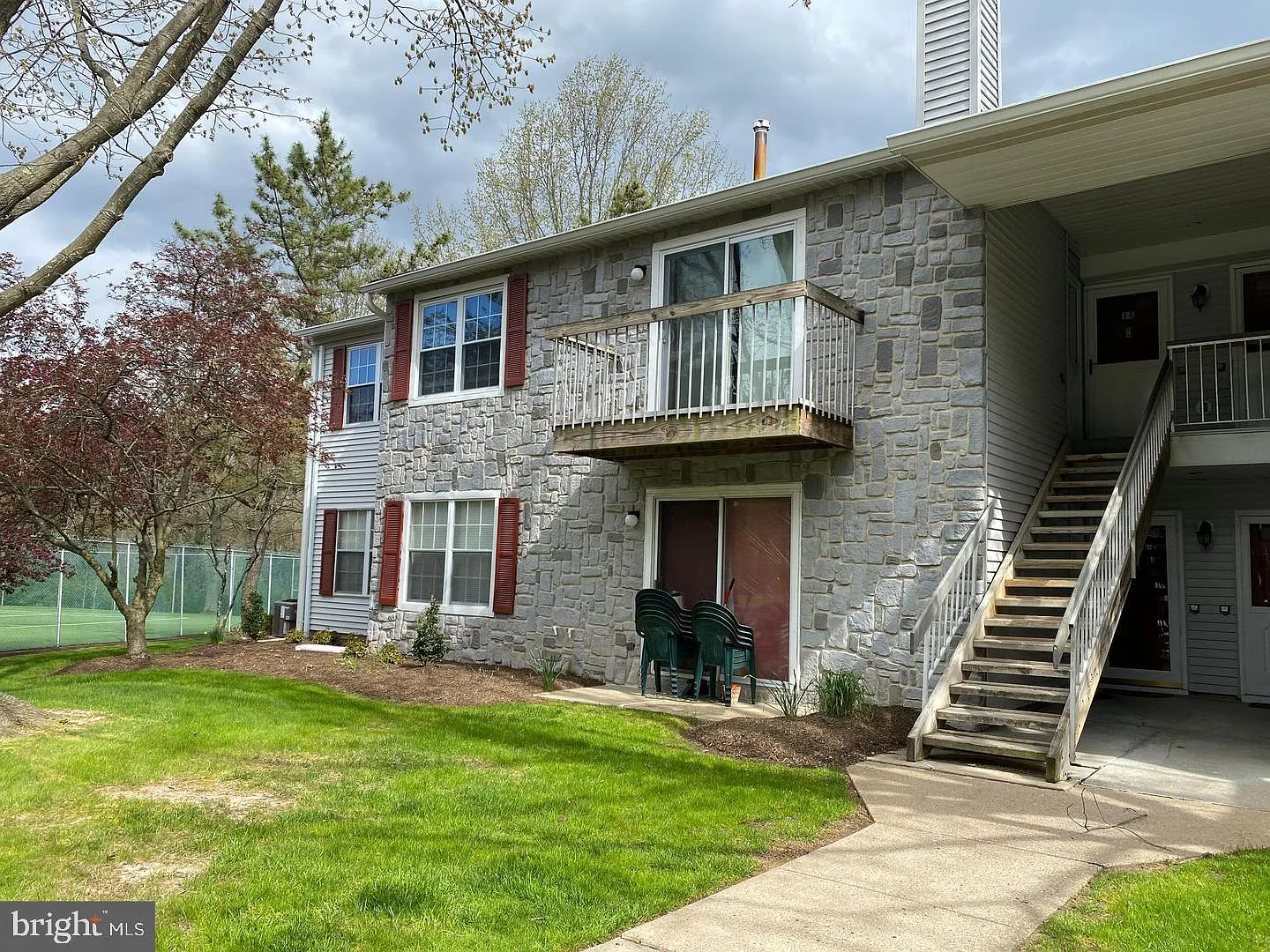 2 bed, 1.0 bath, 1008 sqft, $2,300 — Photo 1