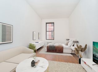 353 W 44th St APT 3C, New York, NY 10036