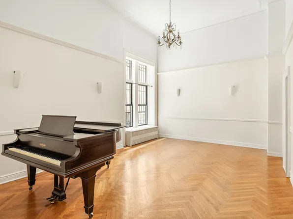 885 West End Avenue image 1 of 12