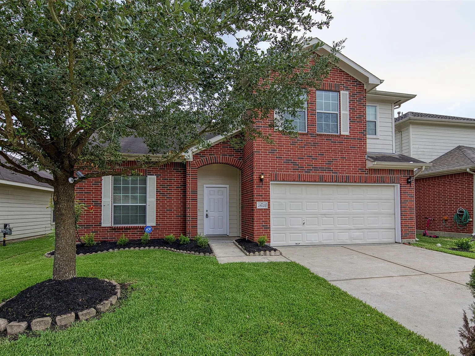 3 bed, 2.5 bath, 2199 sqft, $2,395 — Photo 1