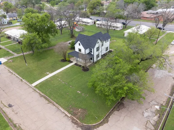 401 S 2nd St, Wortham, TX 76693