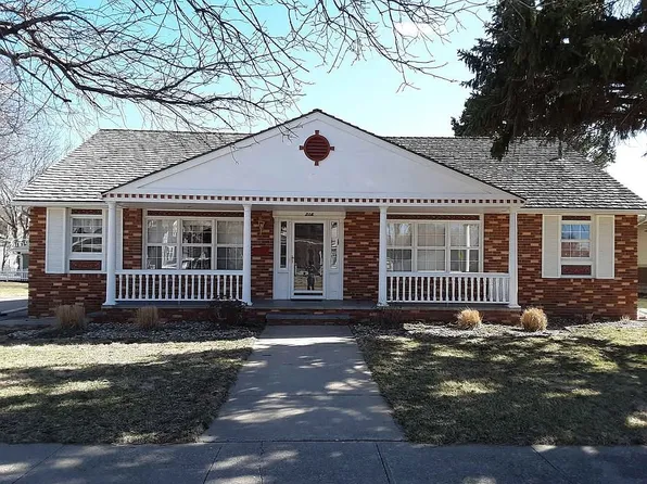 216 2nd St SW, Orange City, IA 51041