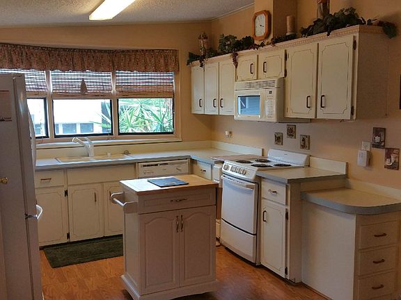 Wonderful Bright Kitchen