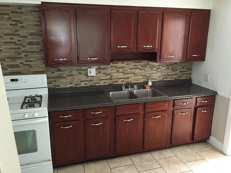 2nd image of 40 Abbotsford Pl