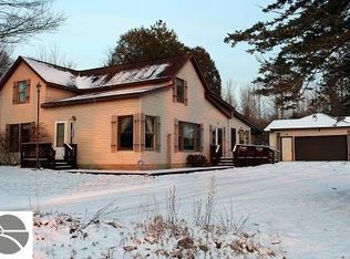 17398 180th Ave, Leroy, MI 49655