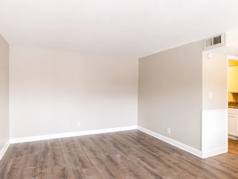 Eagle's Nest Apartments — Photo 36