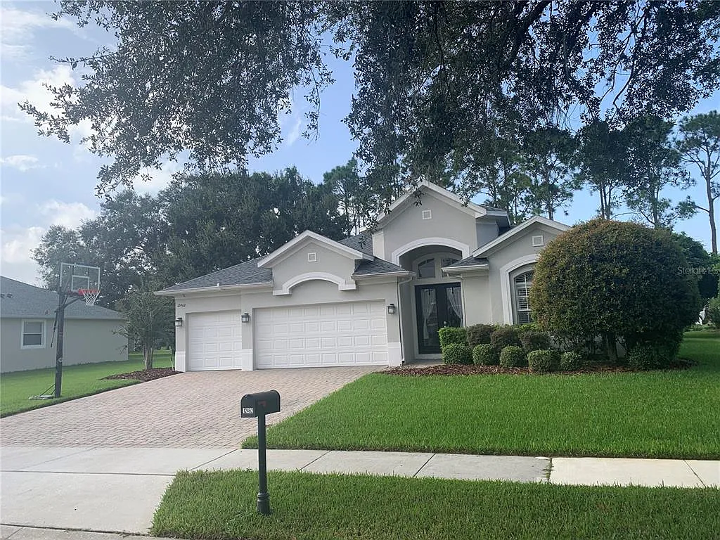 4 bed, 3.0 bath, 2567 sqft, $4,300 — Photo 2