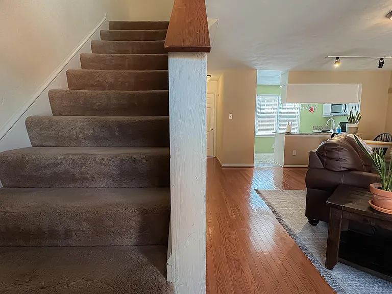 519 W 20th St #302 — Photo 12