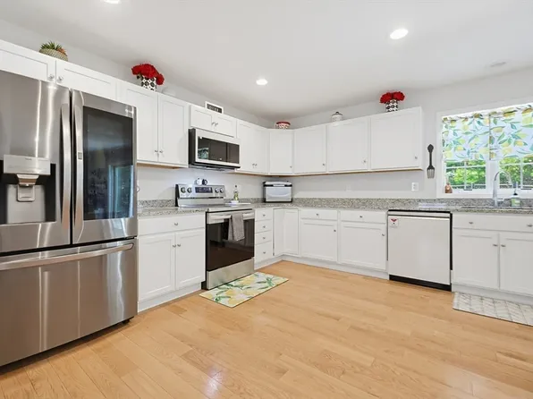 7 Tabor Rd, Uxbridge, MA 01569