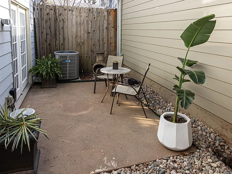 1515 1/2 S Carson Ave — Photo 31