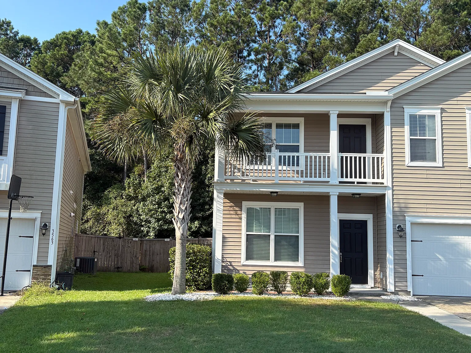 4 bed, 2.5 bath, 2400 sqft, $4,500 — Photo 2