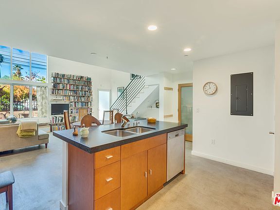 4th image of 1120 N El Centro Ave APT 2