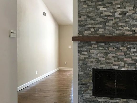 5th image of 4392 Chablis Dr