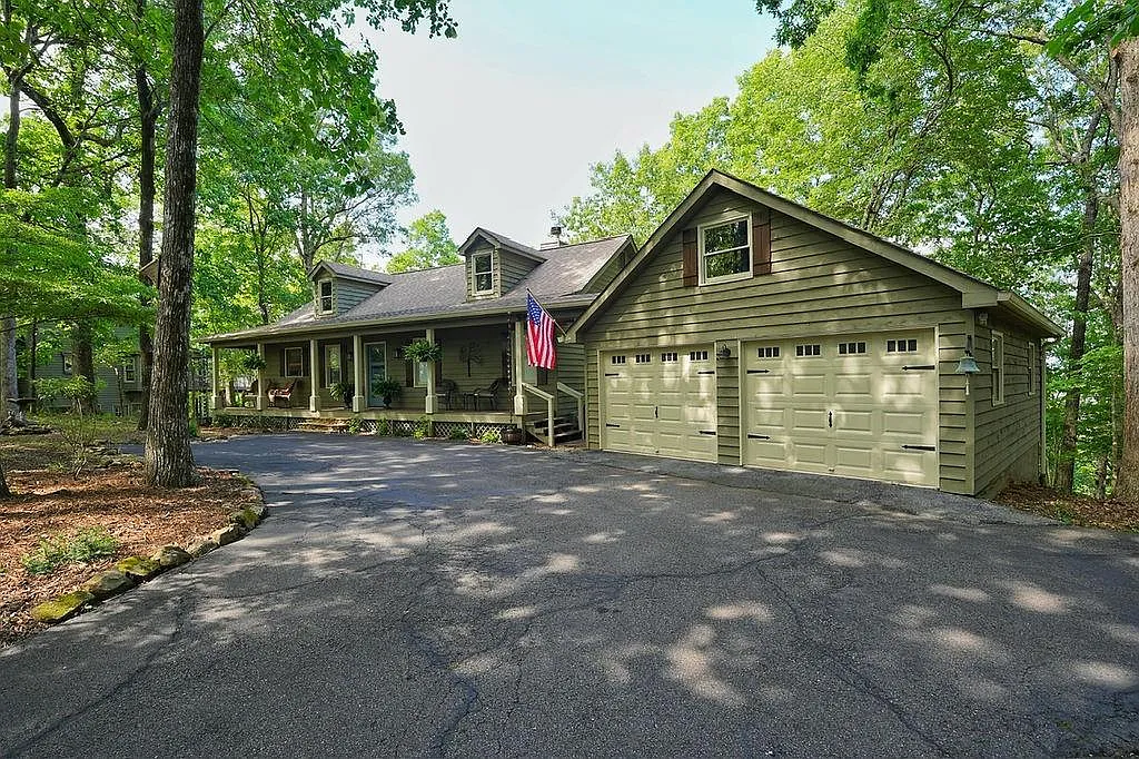 2452 Ridgeview Dr photo 1