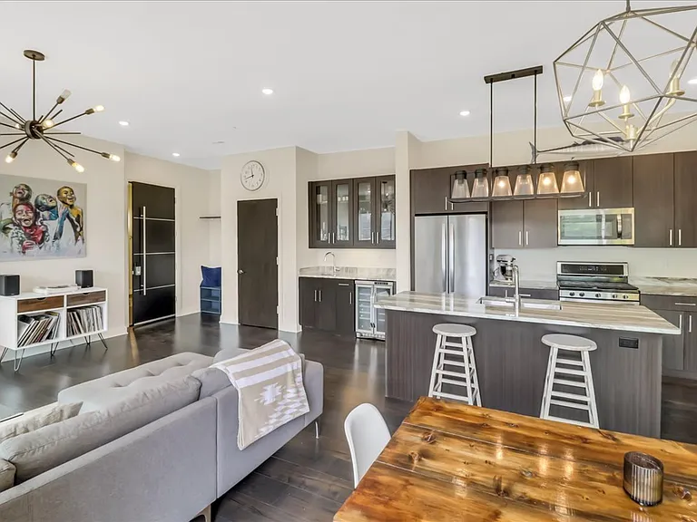 438 Selden St #203 — Photo 7