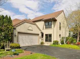 125 Chatsworth Cir, Schaumburg, IL 60194