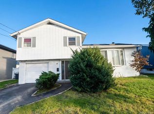 27 Cambridge Rd, East Rockaway, NY 11518