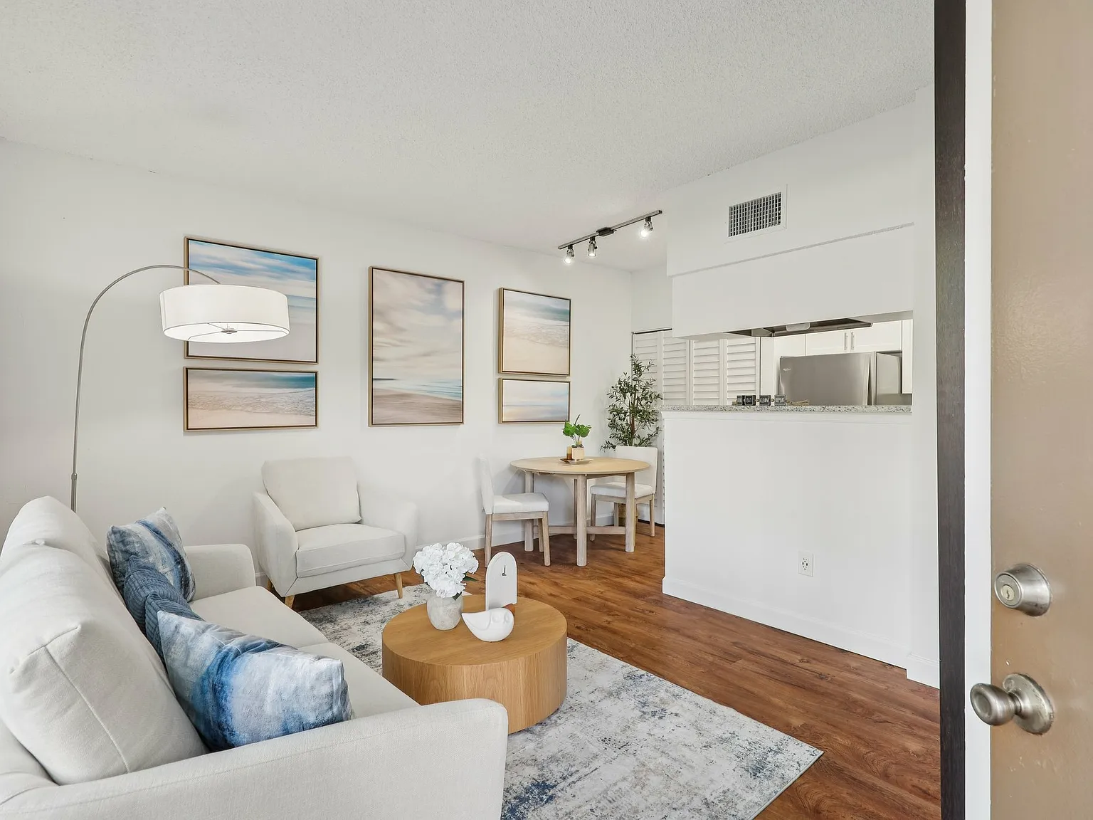 Waterford Point Apartments — Photo 3