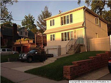1st image of 1096 Victory Blvd