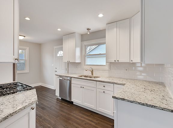 3rd image of 2616 N Pauline Ave