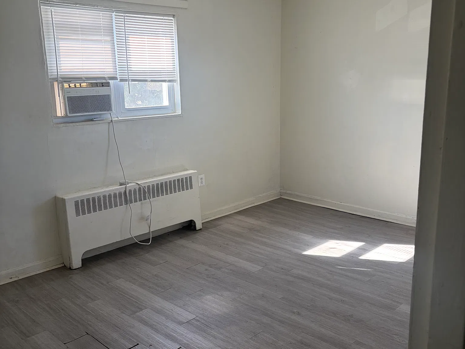 302 N Frederick Ave — Photo 3
