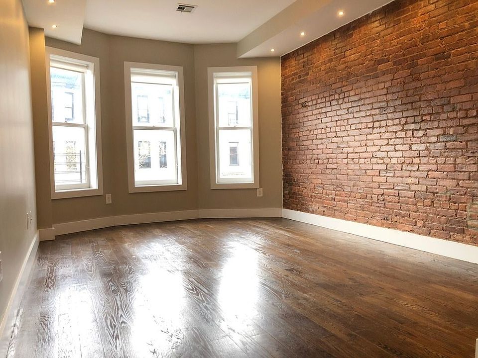 1st image of 200 Saint James Pl #3L