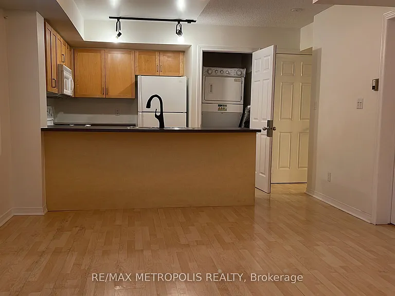 208 Niagara St #Townhouse 27 — Photo 7