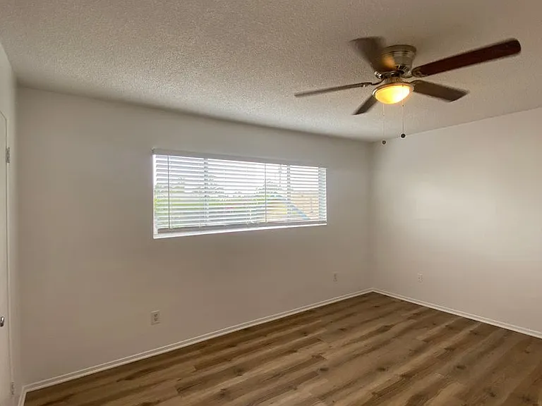 761 Coronado Ave — Photo 8