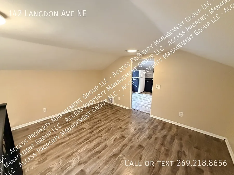 Houseman Field Neighborhood Large One Bedroom — Photo 3
