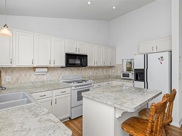 35263 Kings Forest Blvd — Photo 14