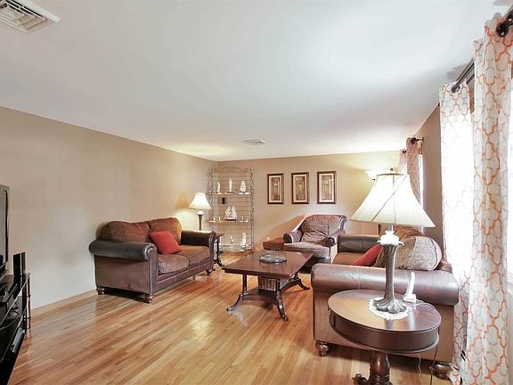 4th image of 34 King St