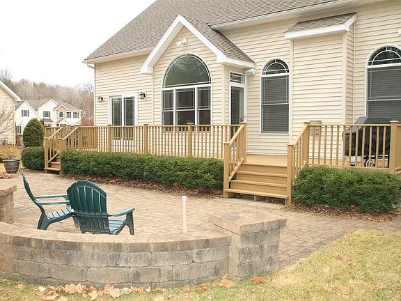 3rd image of 8 Rosemary Ct