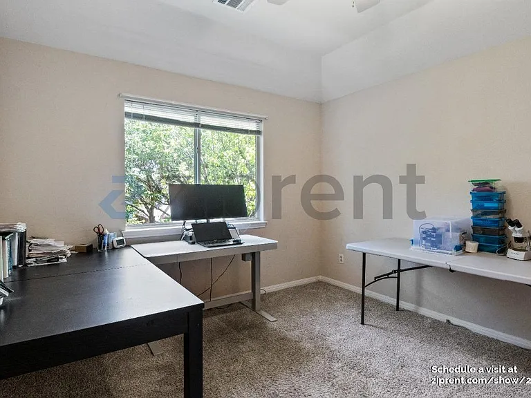 1406 Dapplegrey Ln — Photo 18
