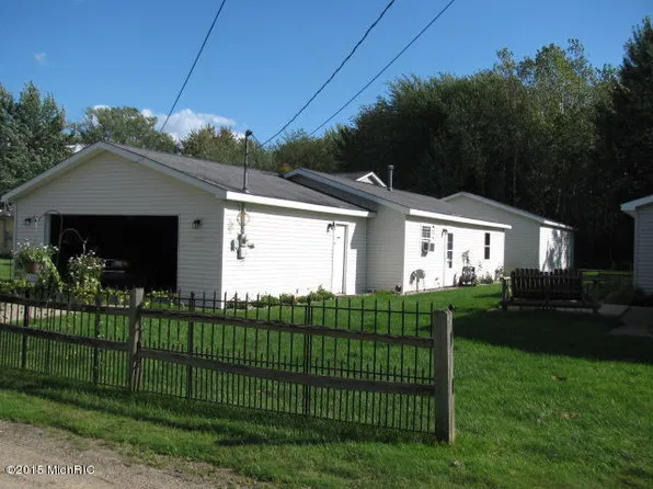 12973 Roughies Dr, Wayland, MI 49348
