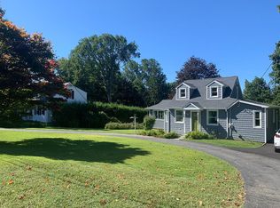 587 Pond Point Ave, Milford, CT 06460