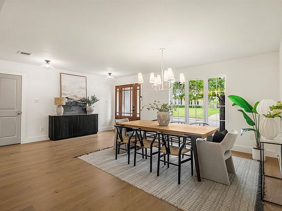2nd image of 6214 Glennox Ln