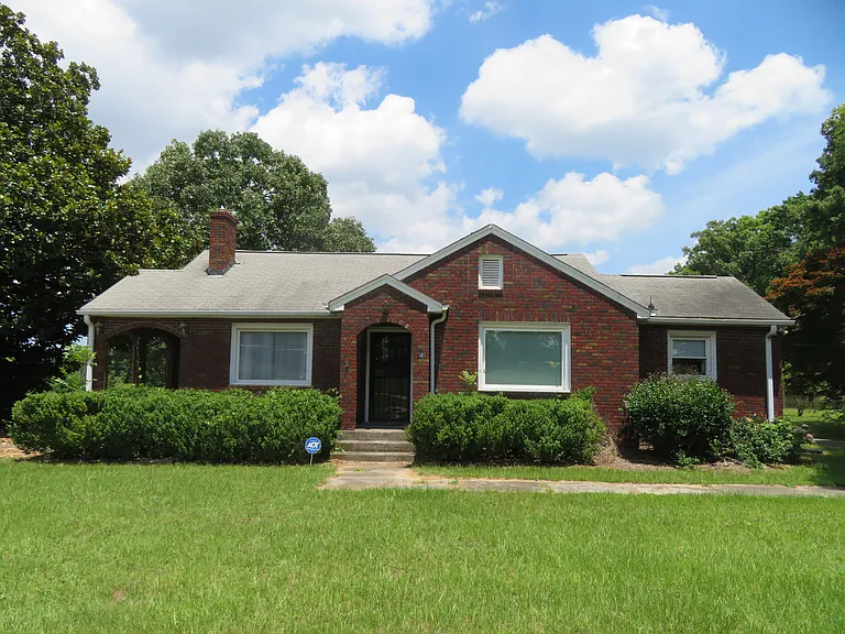 303 Flat Rock Rd — Photo 1
