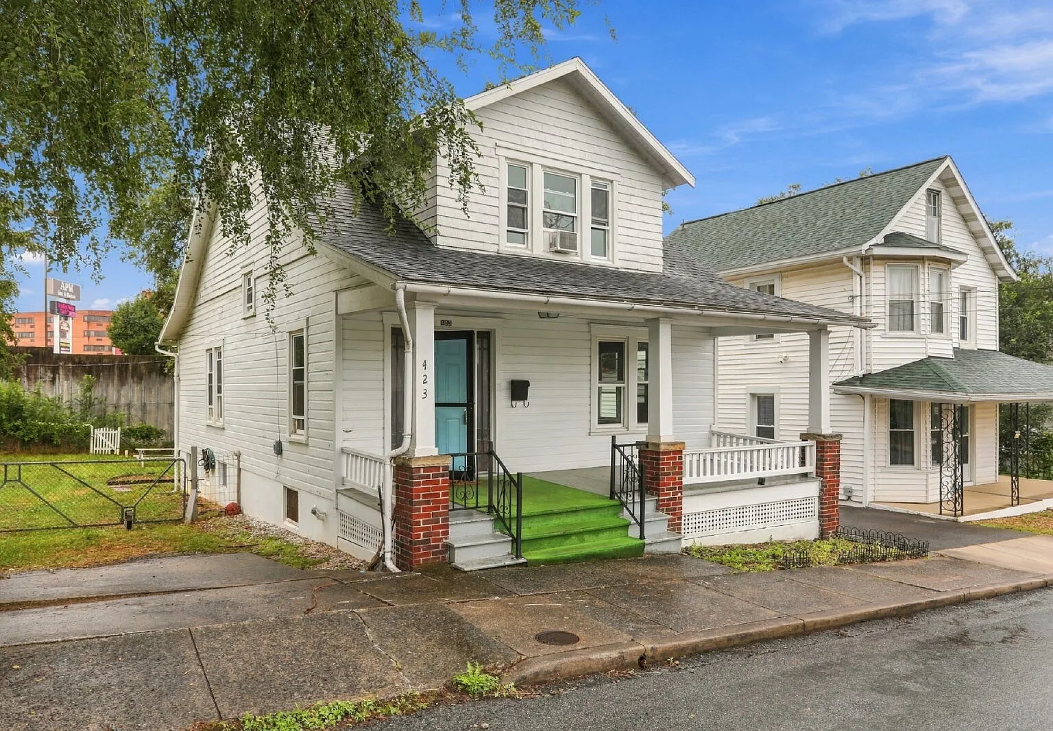3 bed, 1.5 bath, 1188 sqft, $2,000 — Photo 1