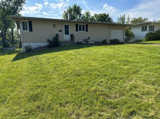 3915 Terrace Hill Dr NE, Cedar Rapids, IA 52402