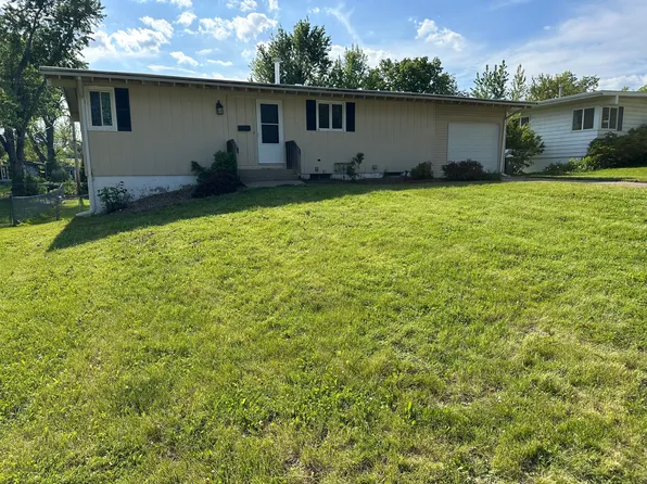3915 Terrace Hill Dr NE, Cedar Rapids, IA 52402